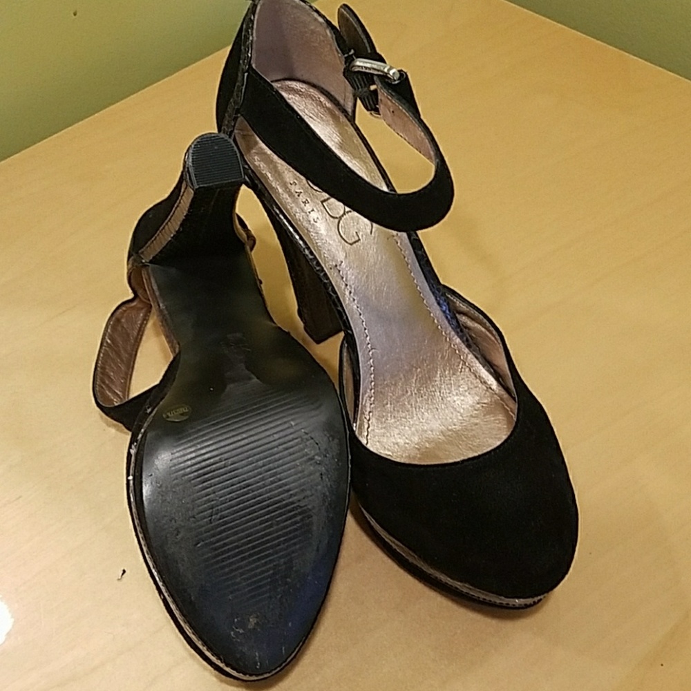 Shoes - Picture 4 of 4